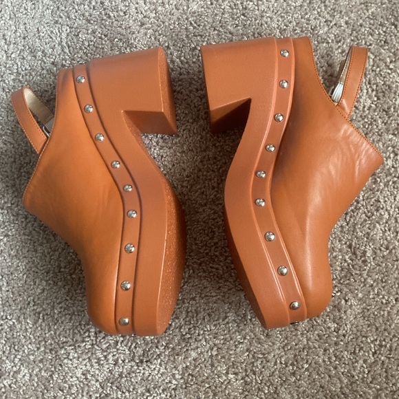 SHEIN Rust Brown Clogs - Picture 5 of 8